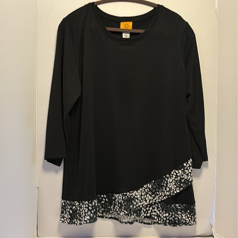 RUBY RD BLACK TOP LONG 29” IN LENGTH SIZE LARGE GREY WHITE DOT DESIGN ON BOTTOM